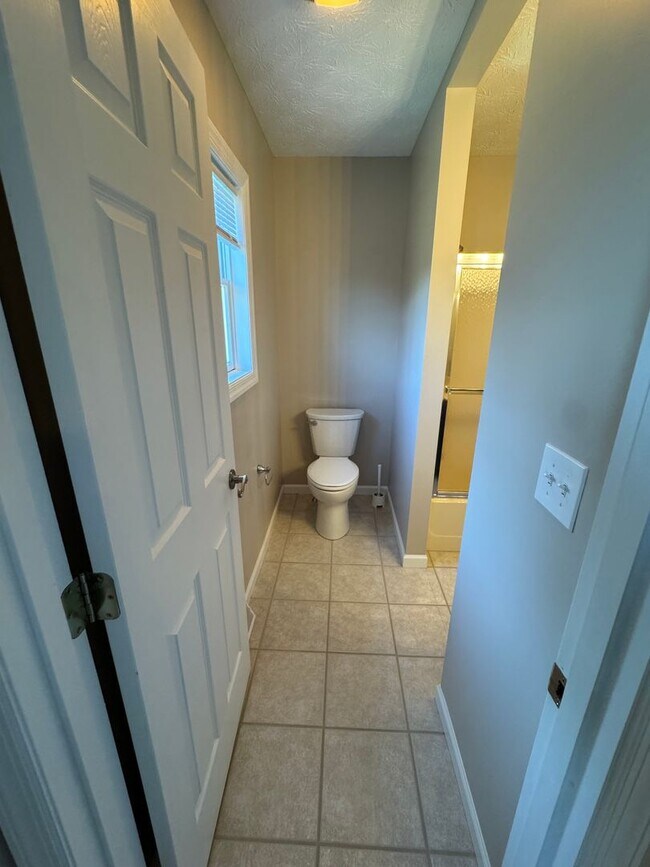 Building Photo - 2 Bed 2 full and 2 1/2 Bath- Imperial PA