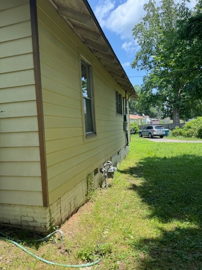 Building Photo - 3321 Anna St
