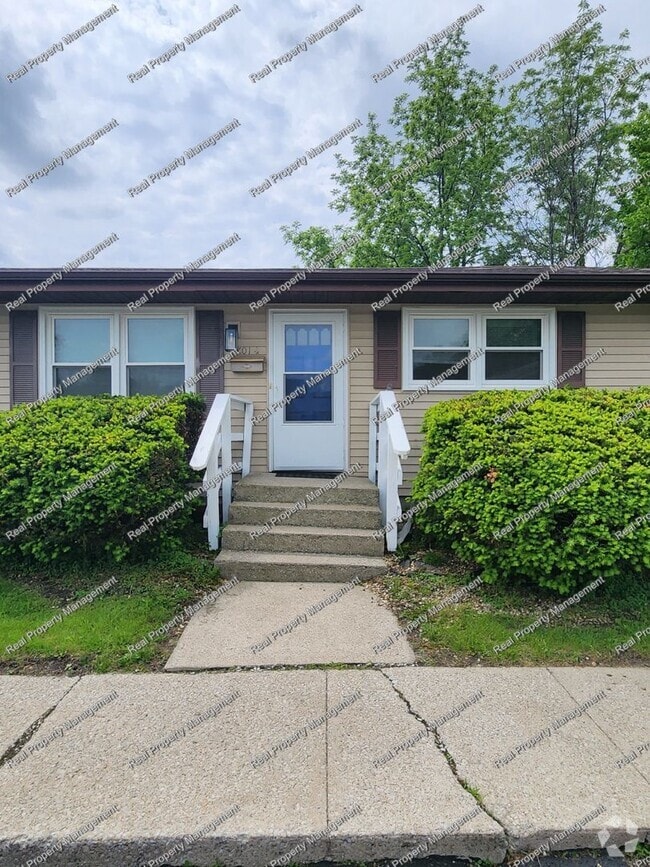 Building Photo - Updated 2 Bedroom