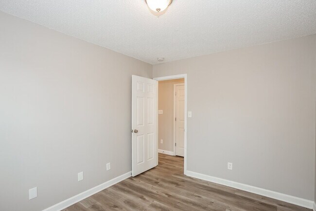 Building Photo - 4905 Aldersbrook Dr