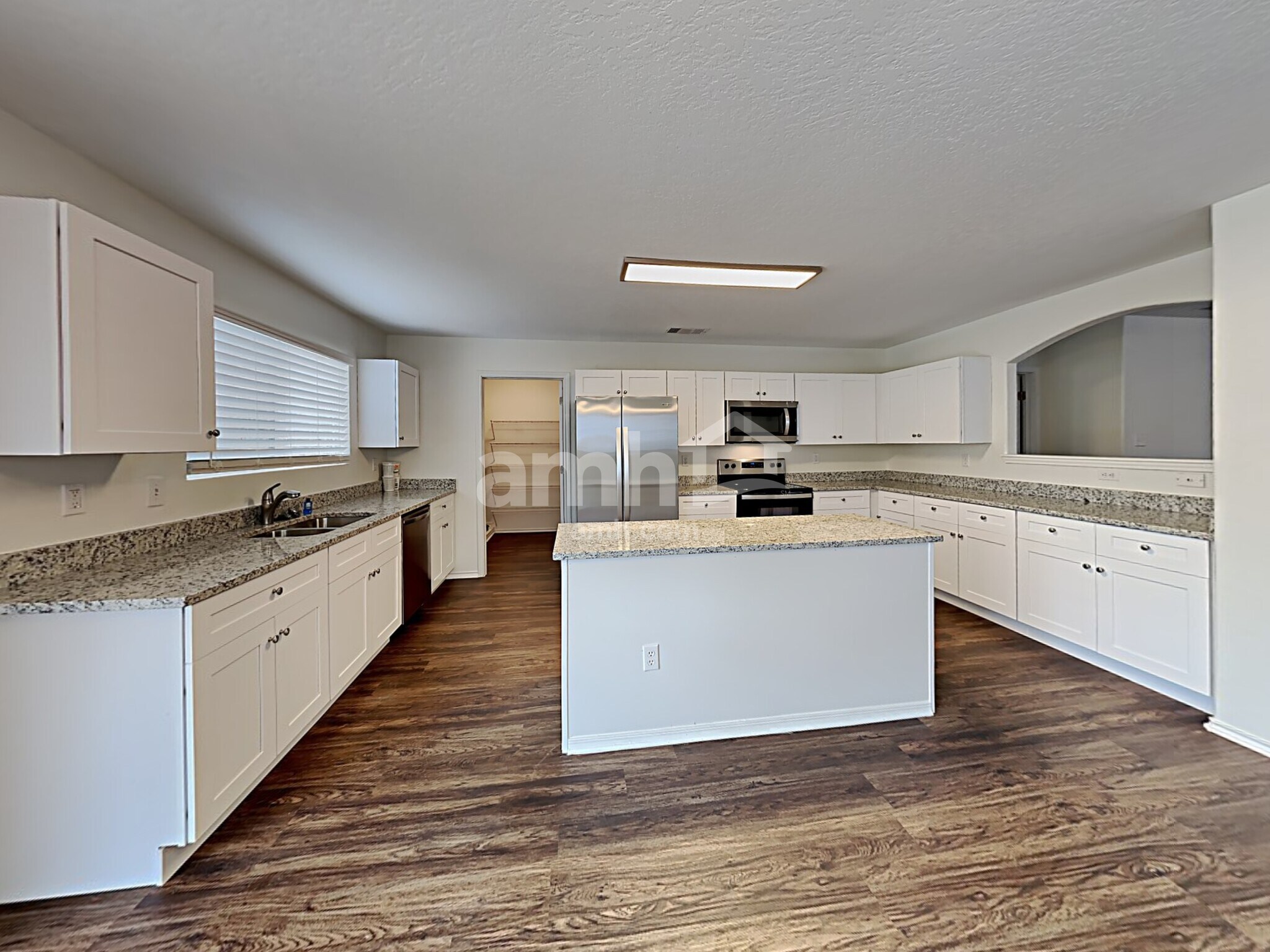 Building Photo - 9210 Laguna Falls