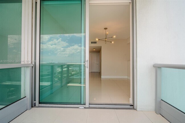 Building Photo - 900 Biscayne Blvd