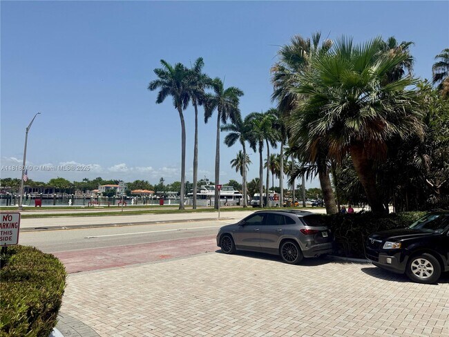 Building Photo - 5055 Collins Ave