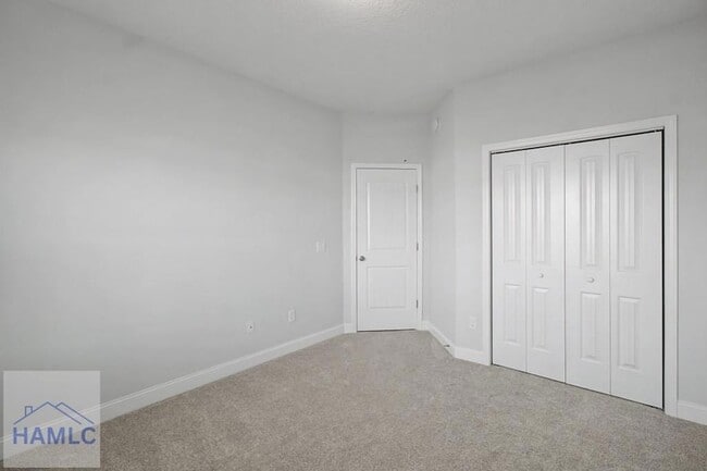 Building Photo - 20 Fuller Wy NE