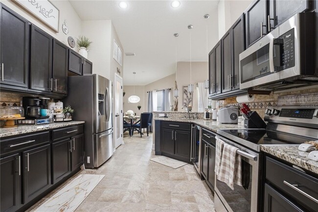 Building Photo - 4937 SW 98th Pl