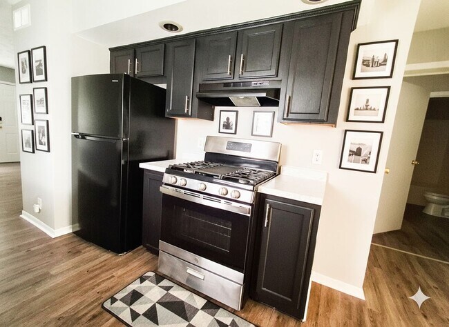 Building Photo - For Rent: Spacious 4-Bedroom, 2-Bathroom Home — Available Now!