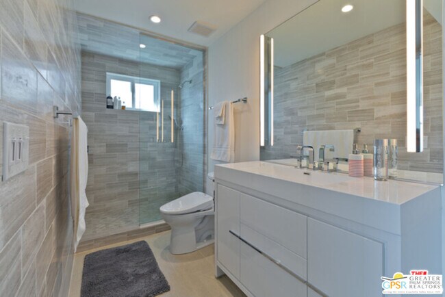 Building Photo - 3545 Ridgeview Cir S