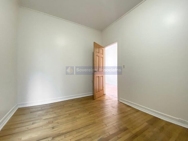 Building Photo - 3135 Broadway