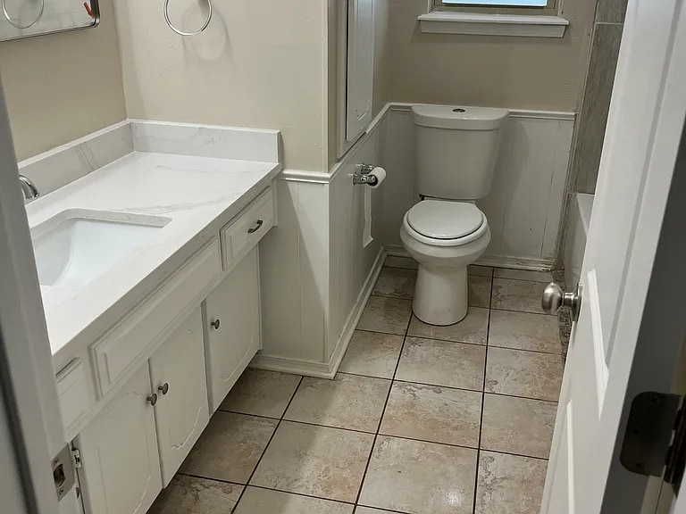 Building Photo - 1006 Tyler Ave NW