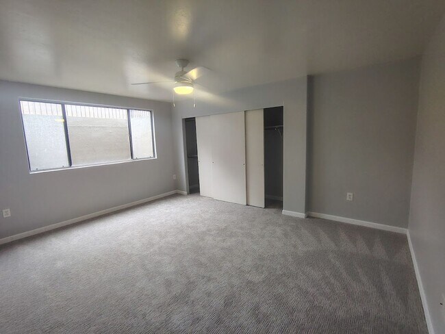 Building Photo - 9047 N Sanguine Dr