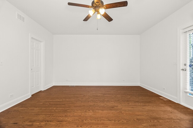 Building Photo - 3928 N Greenview Ave