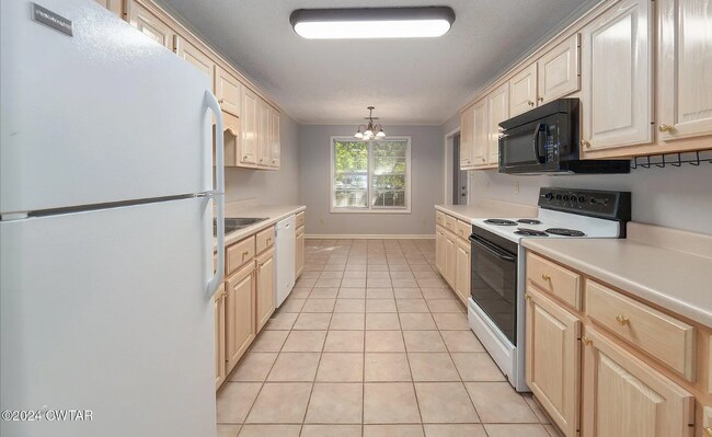 Building Photo - 70 Richfield Cove