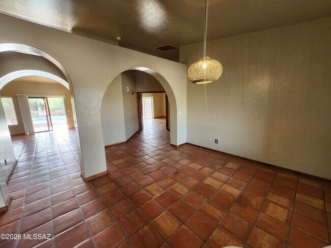 Building Photo - 11065 E Snyder Rd