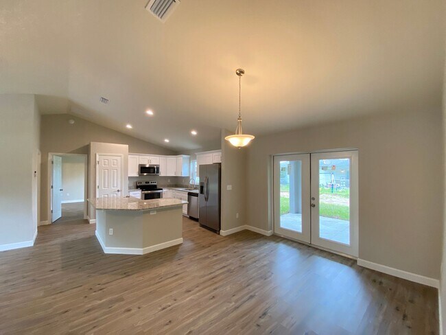 Building Photo - Custom Home - Desirable SE Belleview Neigh...