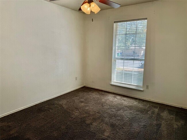 Building Photo - 808 Sunflower Dr