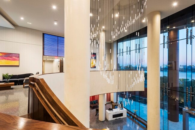 Building Photo - 320 Adolphus Ave