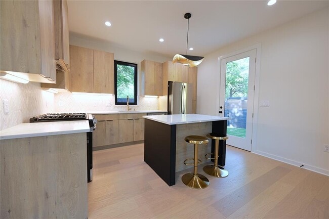 Building Photo - 4410 Glomar Ave