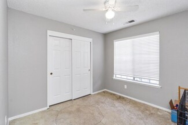 Building Photo - 3 Bedroom 2 Bathroom for Rent $2,400