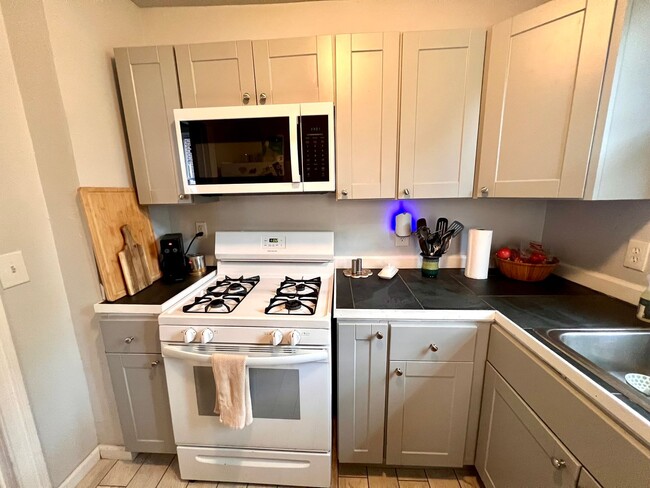 Building Photo - Pittsburgh - 2 Bedroom 1 Bathroom - Spacio...