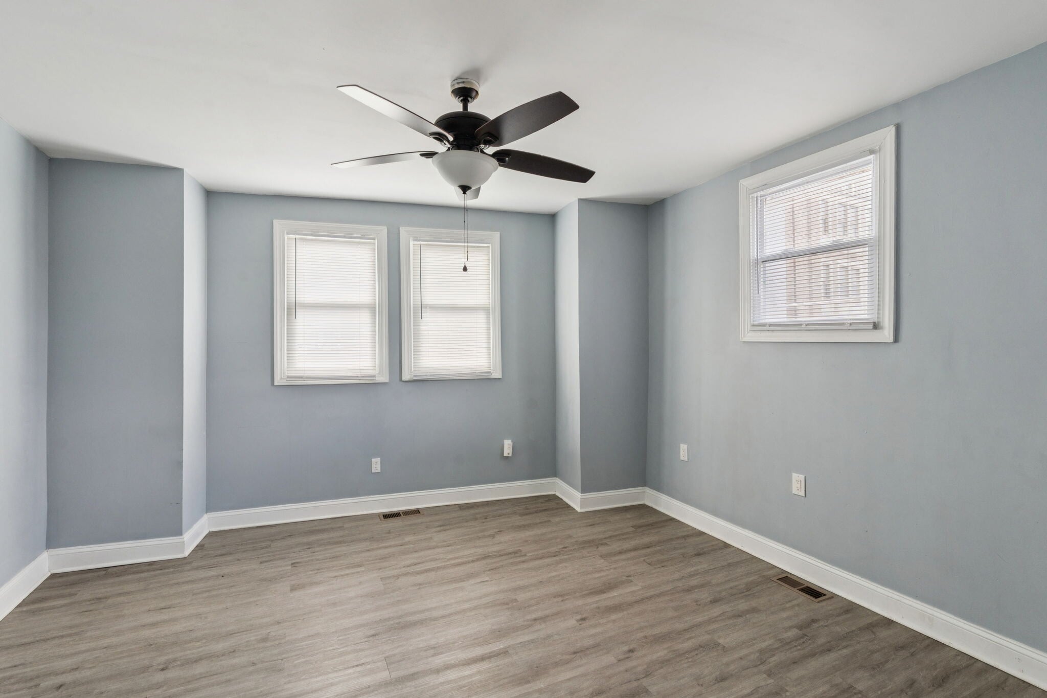 Bedroom - 2537 E Ann St