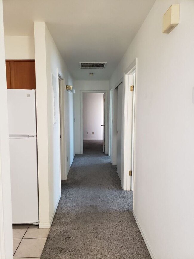 Building Photo - 3 Bedroom Condo in Gated Community