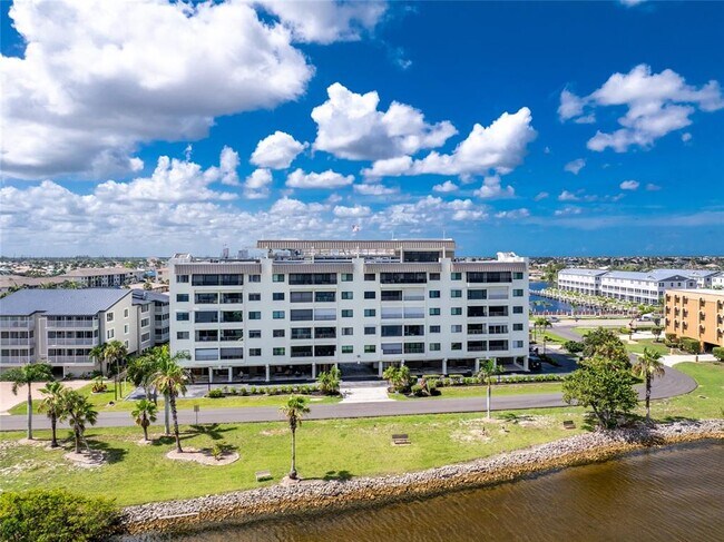 Building Photo - 1500 Park Beach Cir