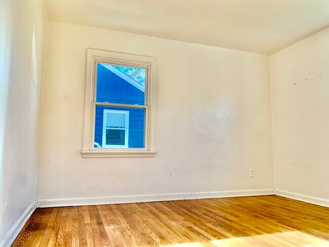 Building Photo - 149 Chichester Ave