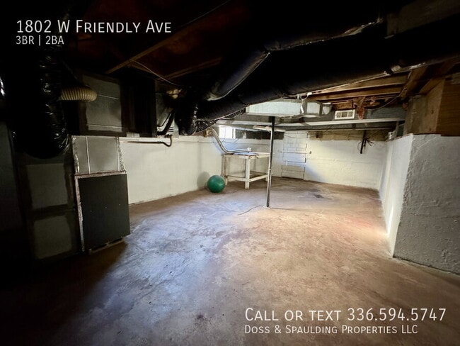 Building Photo - 1802 W Friendly Ave