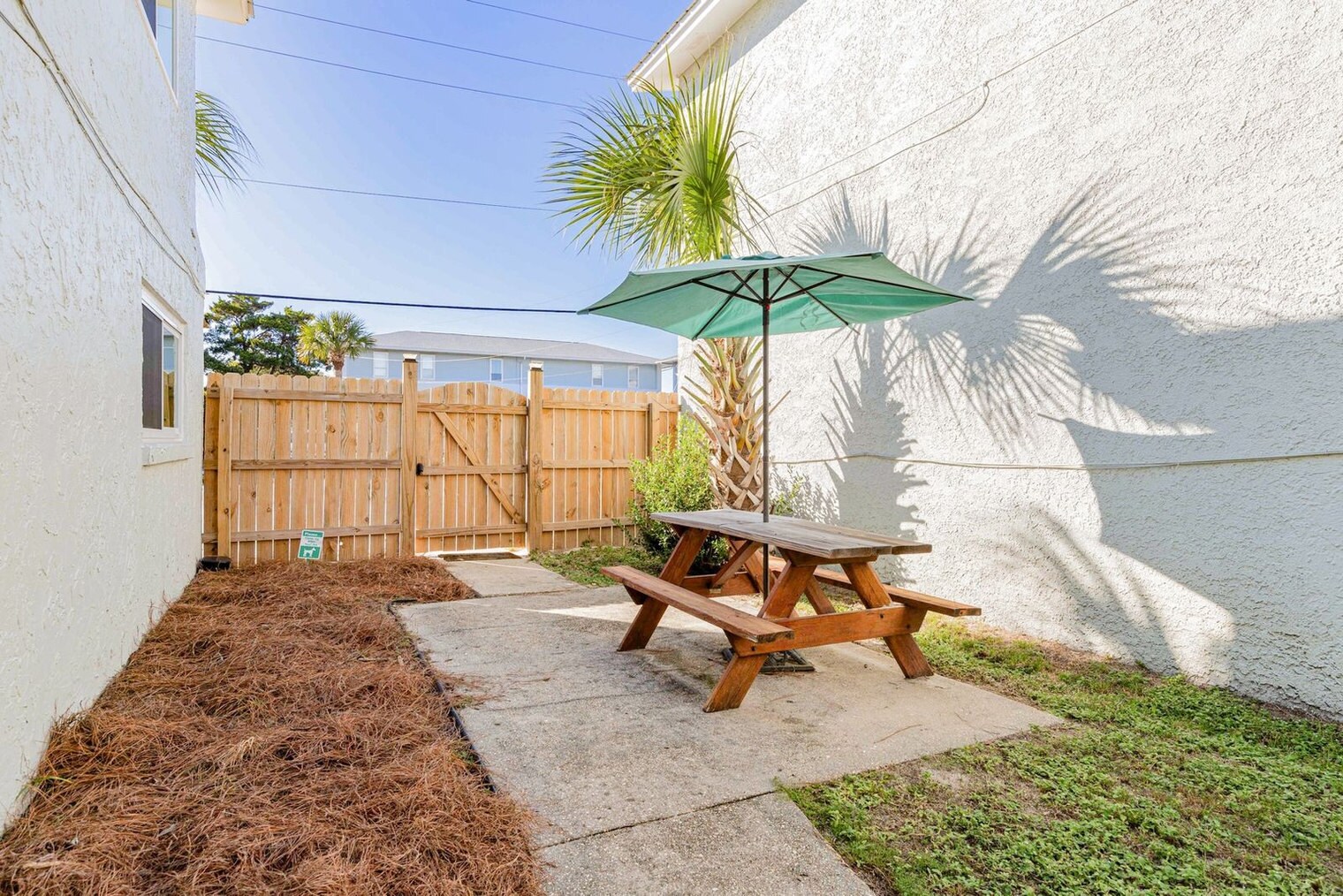 Building Photo - 306 Barracuda Ave