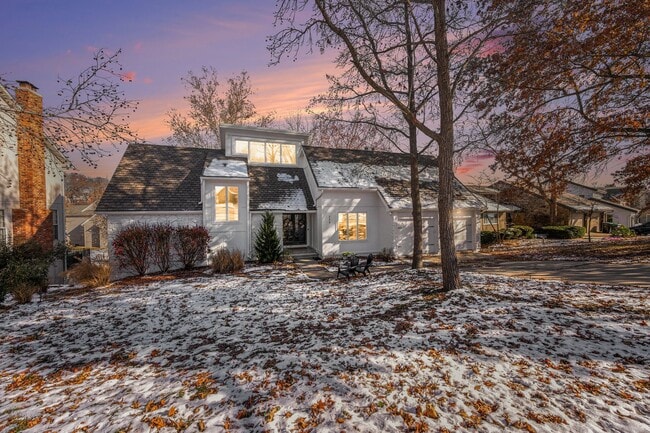 Building Photo - Renovated Lakefront 5 Bedroom Home with 2 Garages!