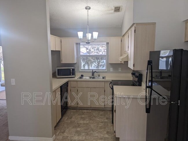 Building Photo - 271 N Lombardy Point