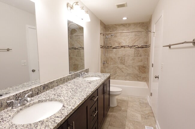 Building Photo - 881 Essex Cir