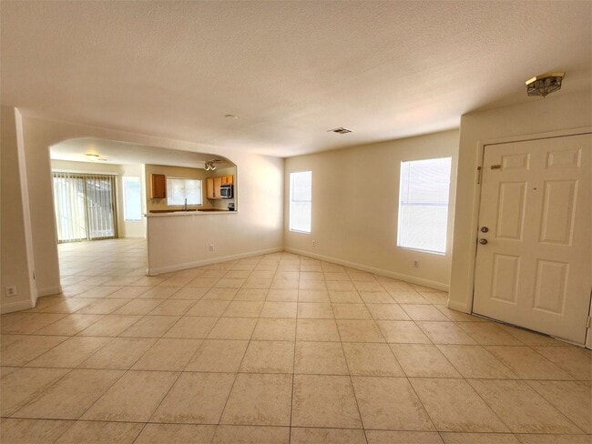 Building Photo - Single-Story Home with 2-Car Garage in Cul...