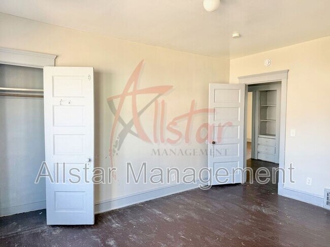 Building Photo - 1374 E 94th St