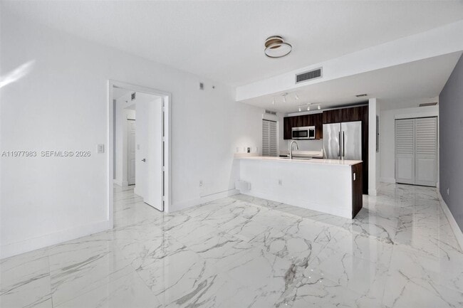 Building Photo - 488 NE 18th St