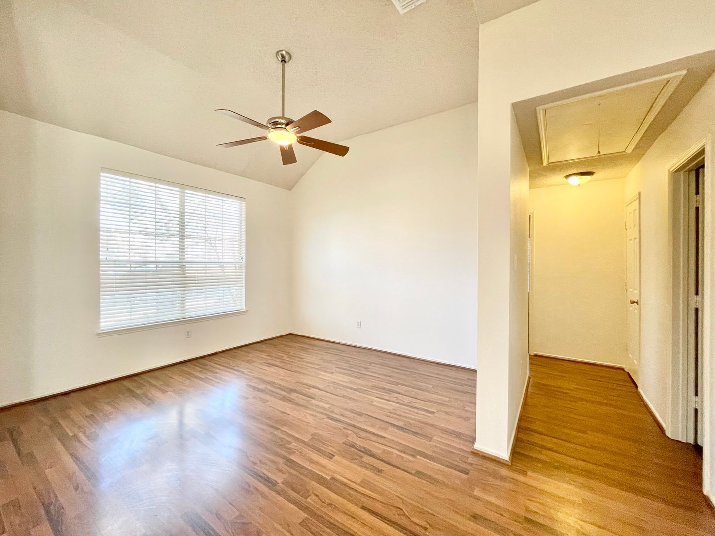 Building Photo - 9711 Saddle Dr