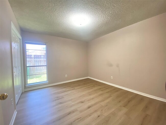 Building Photo - 815 Ramada Dr