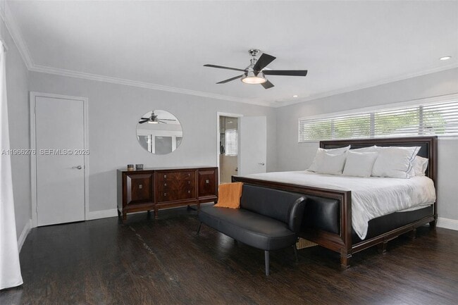 Building Photo - 5830 Pine Tree Dr