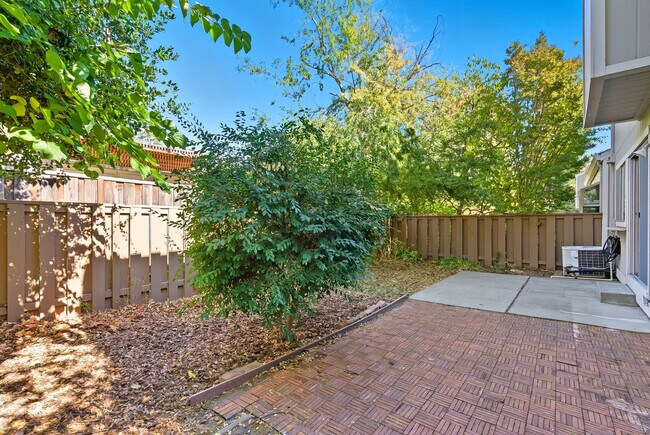 Building Photo - 209 Valley Oak Plaza