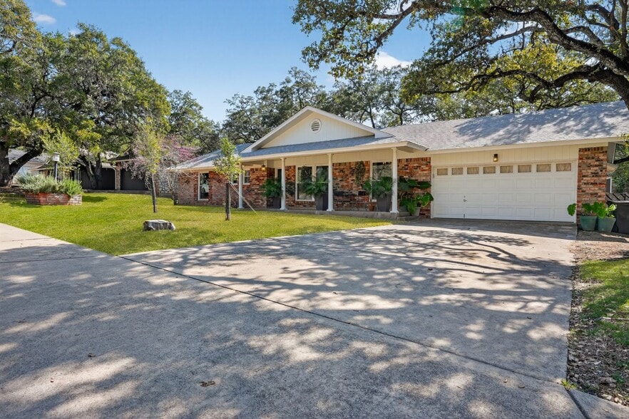 Building Photo - 10814 Cedar Elm Dr
