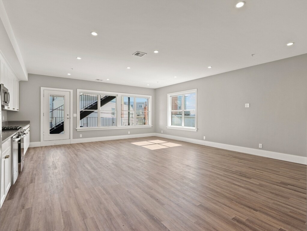Building Photo - 27 Vinton St
