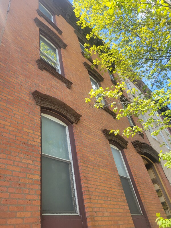 Building Photo - 153 1st St