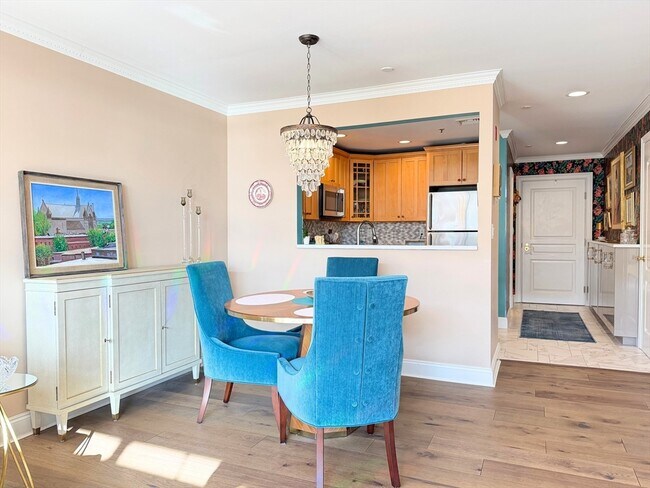 Building Photo - 540 E Broadway