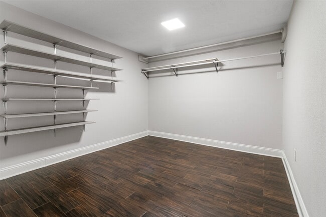 Building Photo - 714 Ogilvie St