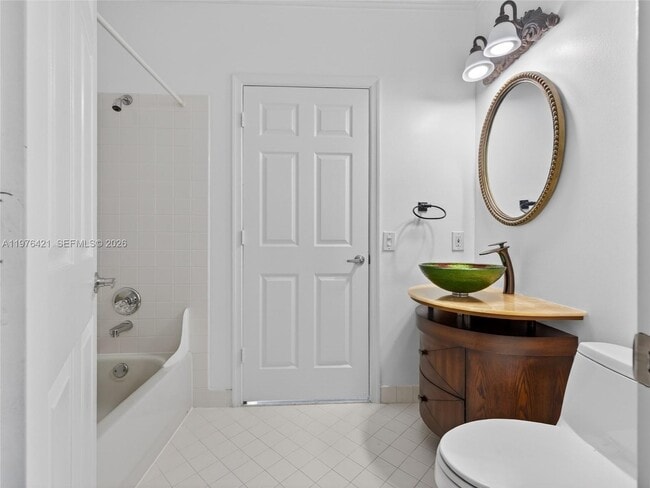 Building Photo - 1008 Highland Meadows Dr