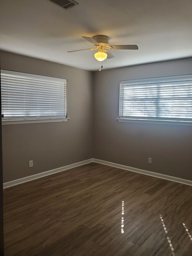 Building Photo - **Available Now** Updated 3 Bedroom Home i...