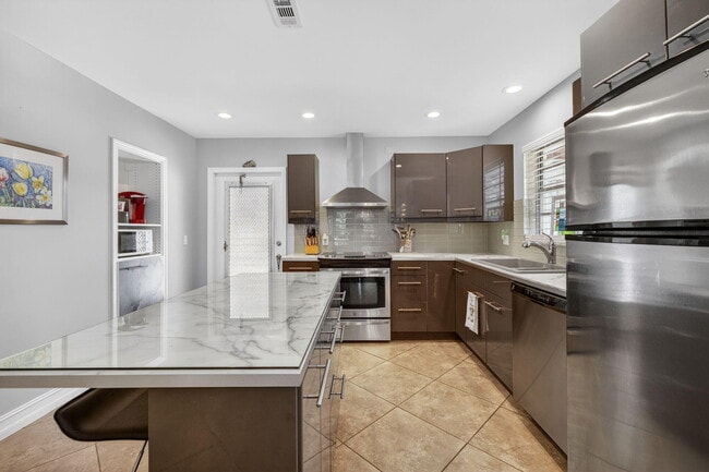 Building Photo - 1225 NW 21st St