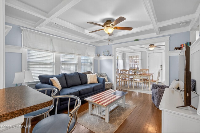 Building Photo - 211 Lareine Ave