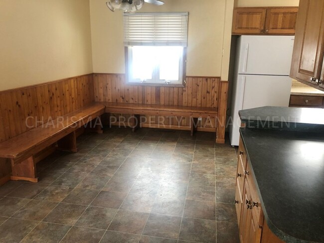 Building Photo - 4 BD, 2 BA HOUSE, HARDWOOD FLOORING THROUG...