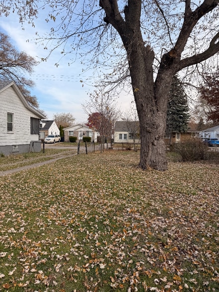 Building Photo - 24591 Valley Ave